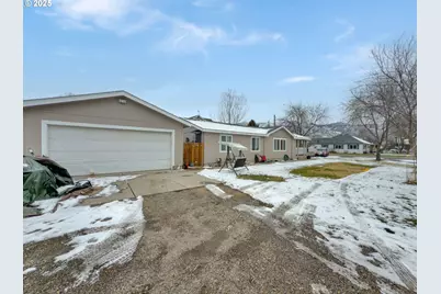 2084 18th St, Baker City, OR 97814 - Photo 2