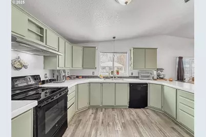 2084 18th St, Baker City, OR 97814 - Photo 14