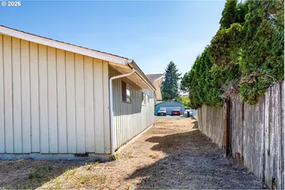 425 SW Laurel St, Junction City, OR 97448 - Photo 30