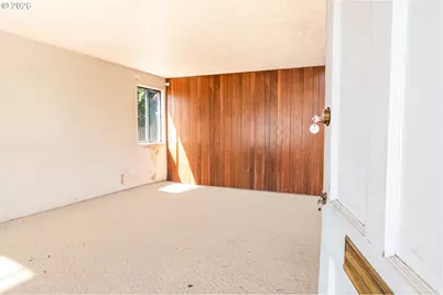 425 SW Laurel St, Junction City, OR 97448 - Photo 4