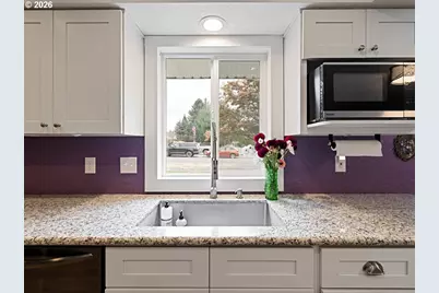 31835 Eastway St, Lebanon, OR 97355 - Photo 10