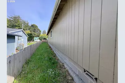 620 S Wasson St, Coos Bay, OR 97420 - Photo 24