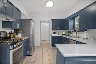 6026 NE 57th Ave, Portland, OR 97218 - Photo 8