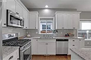 3393 NE 74th Ave, Portland, OR 97213 - Photo 4