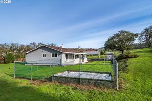 199 Blands Ln, Roseburg, OR 97471 - Photo 10
