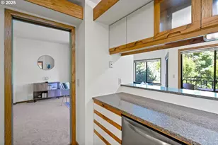 1320 SW Hall St, Portland, OR 97201 - Photo 18