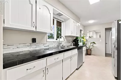 2223 SE 139th Ave #A, Portland, OR 97233 - Photo 26