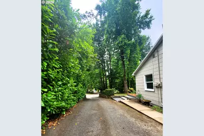 745 SW Maplecrest Dr, Portland, OR 97219 - Photo 2