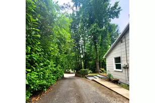 745 SW Maplecrest Dr, Portland, OR 97219 - Photo 2