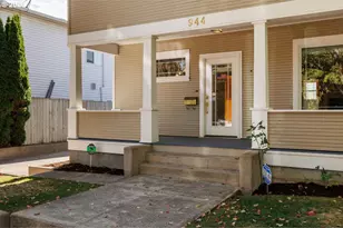 944 SE Sherrett St, Portland, OR 97202 - Photo 2