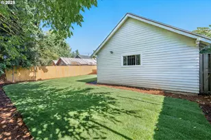 1078 Young St, Woodburn, OR 97071 - Photo 36