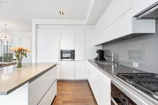 1075 NW Northrup St, Portland, OR 97209 - Photo 18