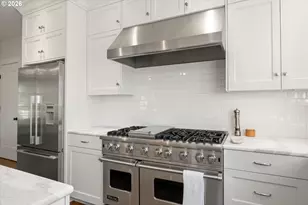 6305 SW Sweetbriar Ct, Portland, OR 97221 - Photo 10