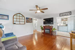 585 Madrona Ave S, Salem, OR 97302 - Photo 8