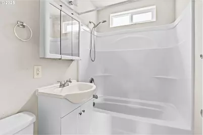 1389 NE Brooklyn Ave, Roseburg, OR 97470 - Photo 12