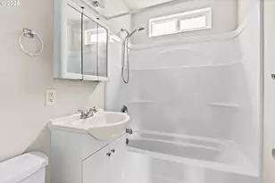 1389 NE Brooklyn Ave, Roseburg, OR 97470 - Photo 12