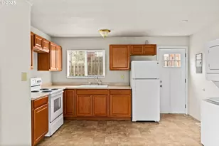1389 NE Brooklyn Ave, Roseburg, OR 97470 - Photo 6