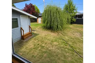 1510 NW Lester St, Roseburg, OR 97471 - Photo 14