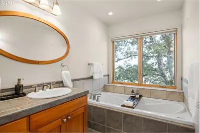 70 Grand View Dr, Eugene, OR 97405 - Photo 20