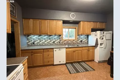 1390 Alder St, Elgin, OR 97827 - Photo 2
