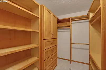 11241 SW Summer Lake Dr, Portland, OR 97223 - Photo 14
