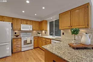 11241 SW Summer Lake Dr, Portland, OR 97223 - Photo 10