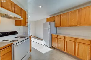 15648 NE Milton Pl, Portland, OR 97230 - Photo 22