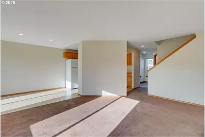 15648 NE Milton Pl, Portland, OR 97230 - Photo 14