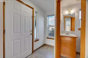 15648 NE Milton Pl, Portland, OR 97230 - Photo 8