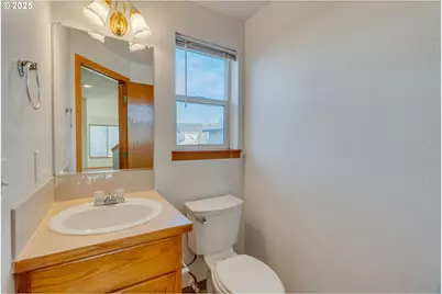 15648 NE Milton Pl, Portland, OR 97230 - Photo 24