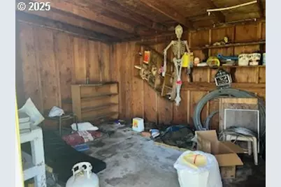 2105 SE 143rd Ave, Portland, OR 97233 - Photo 8