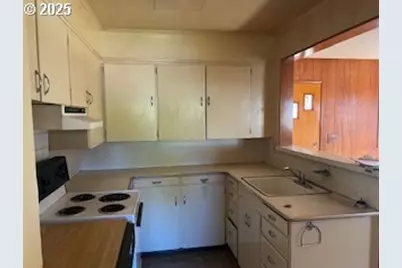 2105 SE 143rd Ave, Portland, OR 97233 - Photo 14