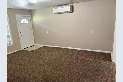 686 W First Ave, Sutherlin, OR 97479 - Photo 4
