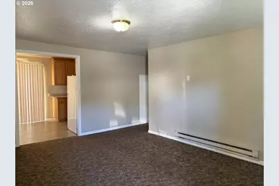 686 W First Ave, Sutherlin, OR 97479 - Photo 6