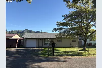 686 W First Ave, Sutherlin, OR 97479 - Photo 1