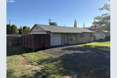 686 W First Ave, Sutherlin, OR 97479 - Photo 2