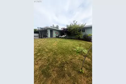 1328 NW King Ave, Pendleton, OR 97801 - Photo 2