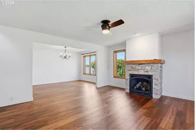 954 S A St, Washougal, WA 98671 - Photo 6