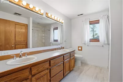 954 S A St, Washougal, WA 98671 - Photo 32