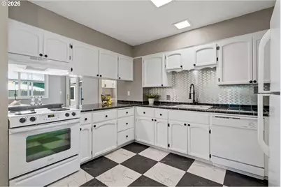 9118 N Smith St, Portland, OR 97203 - Photo 12
