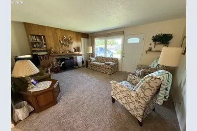 247 Oak St, Riddle, OR 97469 - Photo 4