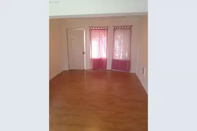 7927 N Fessenden St, Portland, OR 97203 - Photo 10