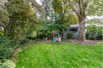 325 W Riverside Dr, Roseburg, OR 97470 - Photo 40