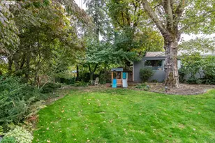 325 W Riverside Dr, Roseburg, OR 97470 - Photo 40