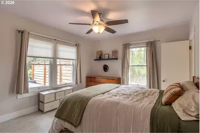 325 W Riverside Dr, Roseburg, OR 97470 - Photo 16