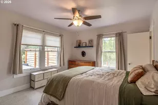 325 W Riverside Dr, Roseburg, OR 97470 - Photo 16