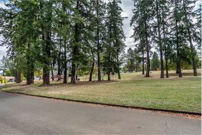 325 W Riverside Dr, Roseburg, OR 97470 - Photo 48