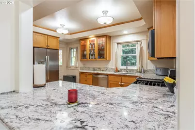 325 W Riverside Dr, Roseburg, OR 97470 - Photo 12