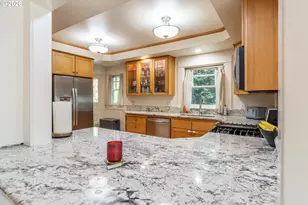 325 W Riverside Dr, Roseburg, OR 97470 - Photo 12