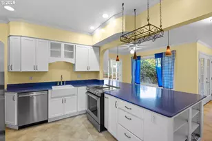 1254 SE Reservoir Ave, Roseburg, OR 97470 - Photo 6